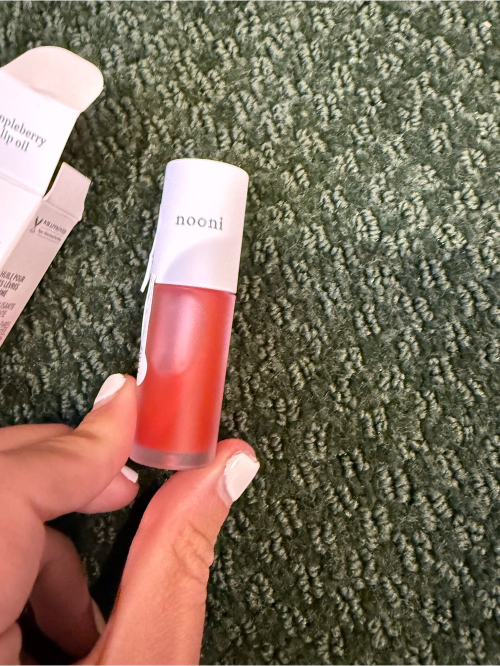 Nooni Appleberry Lip Oil in Truly Pink - Picture 2 of 4